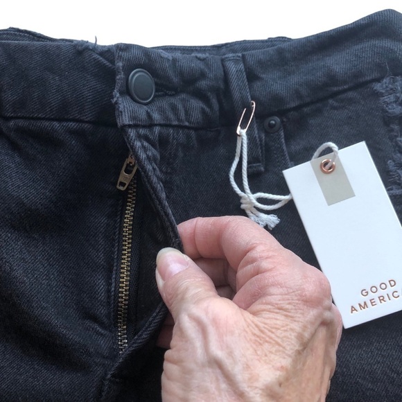 Good American NWT Black Cut Off Shorts Size 2 - Picture 7 of 12
